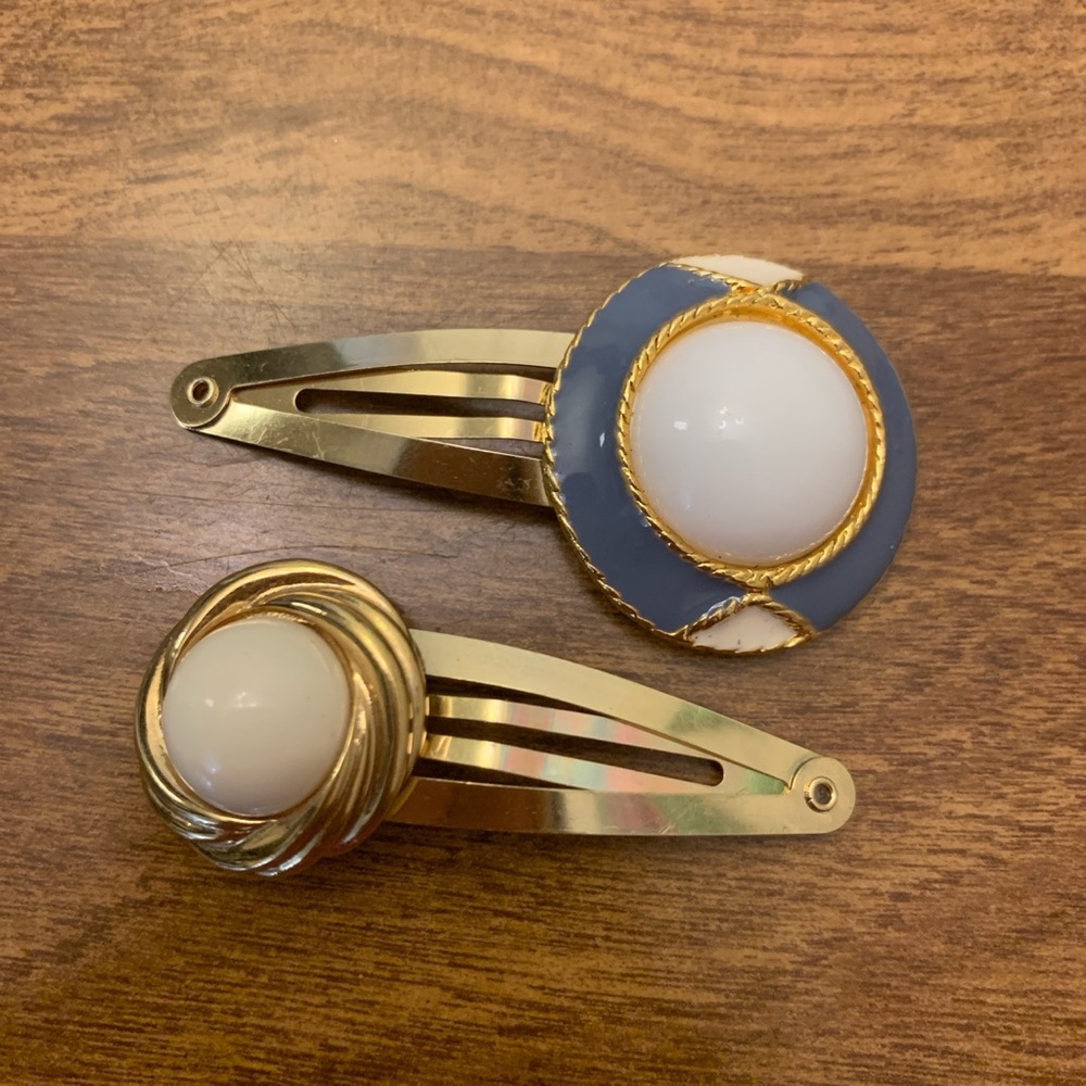 One of a kind vintage hair clips set